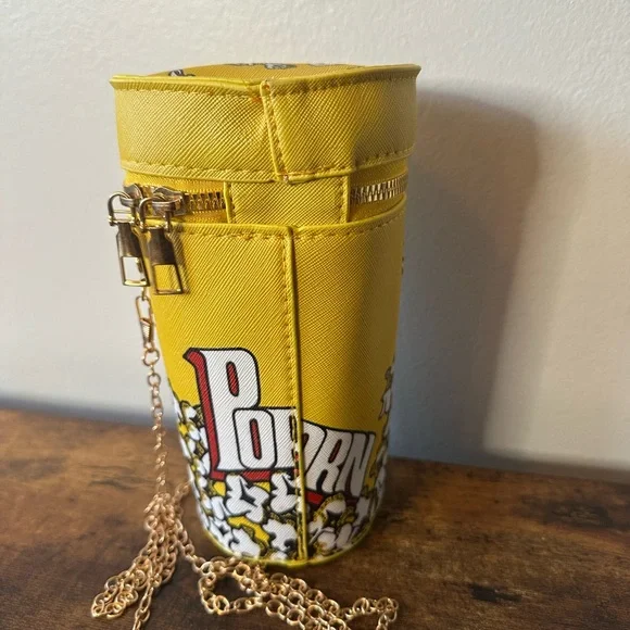Yellow Popcorn Bucket Women’s Crossbody Bag with Gold Chain Strap NWOT - Picture 8 of 9